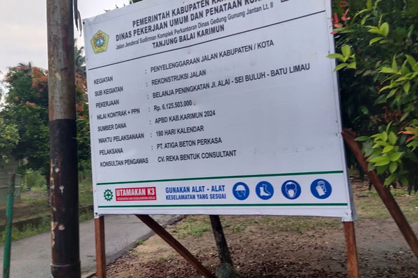 Plank Proyek Pembangunan Jalan Di Ungar