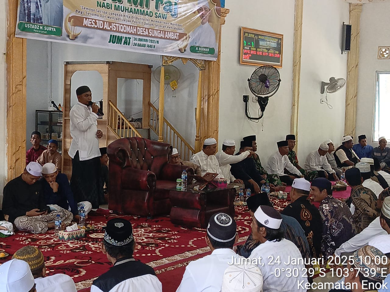 Danramil 02/TM Lettu Inf Agusturahim Hadiri Peringatan Isra Mi’raj di Masjid Al-Istiqomah Desa Sungai Ambat