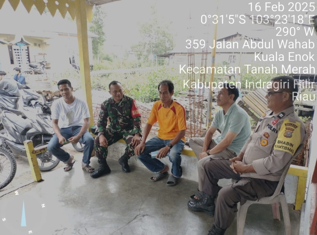 Piket Koramil 02/TM Laksanakan Komsos di Kampung Pancasila, Serka P. Siregar Ajak Warga Jaga Silaturahmi dengan Aparat Desa