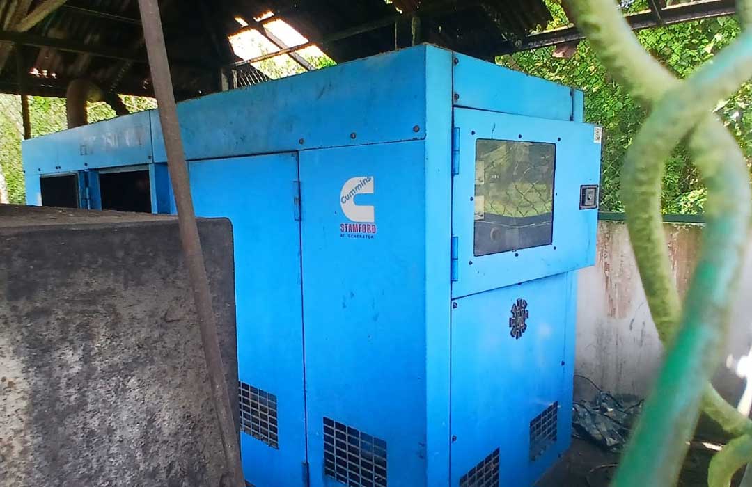 Mesin Pembangkit Listrik Tenaga Disel di Desa Tebias