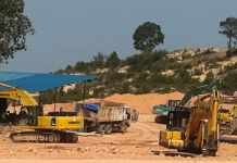 Proyek Pematangan Lahan PT Sri Indah di Nongsa Diduga Bermasalah, Masyarakat Desak Legalitas Dibuka Terang Sejumlah Kendaraan Proyek di kawasan Teluk Mata Ikan, Kelurahan Sambau, Kecamatan Nongsa, Kota Batam.